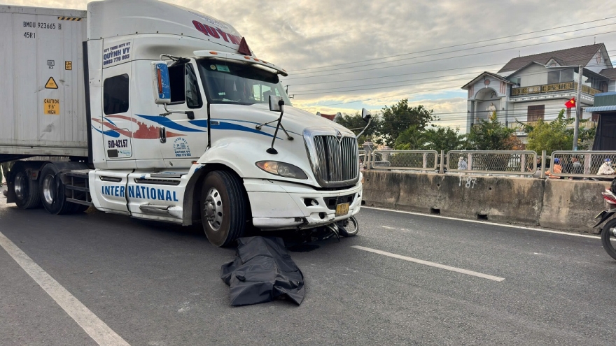 Xe đầu kéo va chạm xe máy, 1 người tử vong ở Lâm Đồng